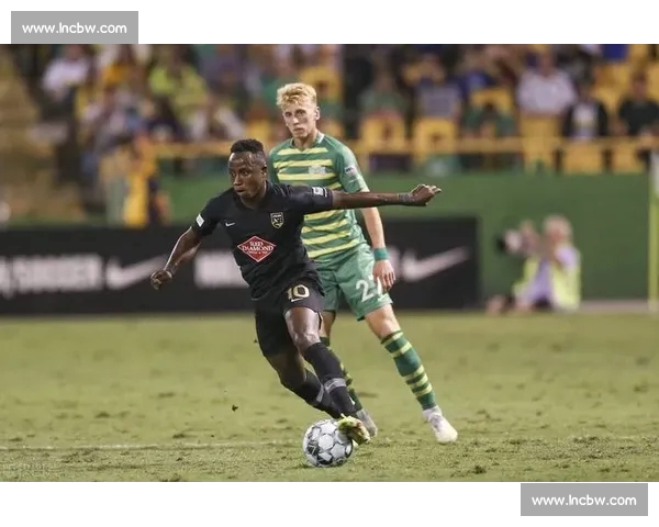 高清足球赛事直播APP下载指南畅享全球赛场精彩即时比分数据分析权威解说 - 副本 (20) - 副本 - 副本 - 副本 - 副本